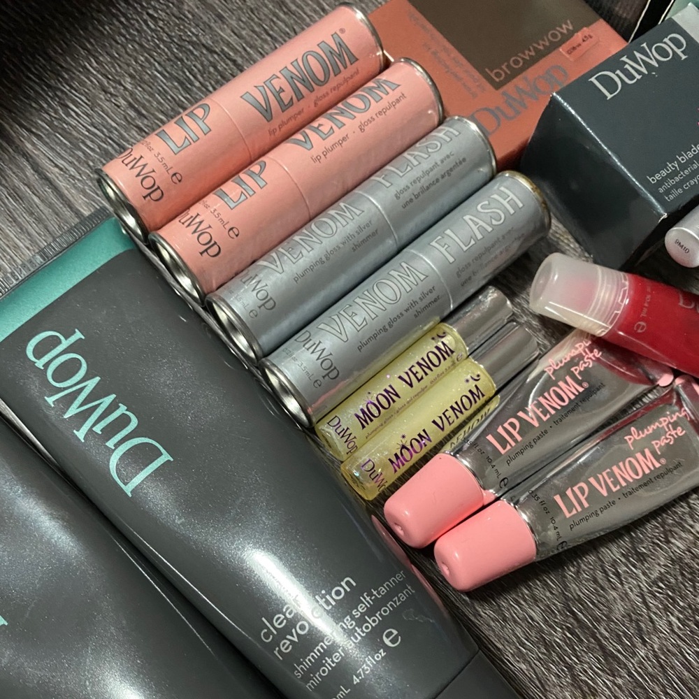 22 piece duwop makeup set reserved